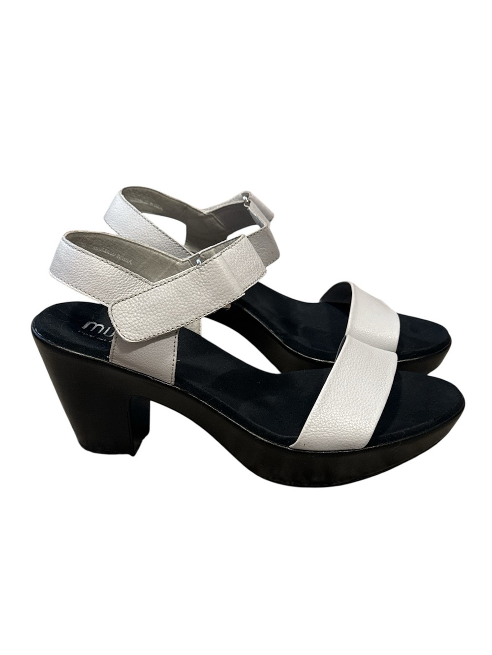 Munro heeled sandals - size 9